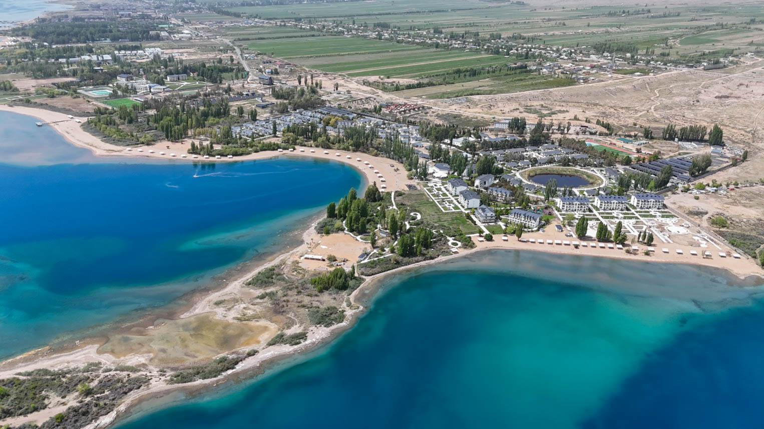 Панорама резорта и побережья